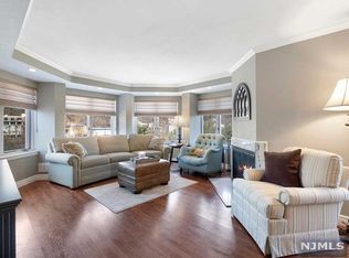 514 Ellery Ct, Edgewater, NJ 07020