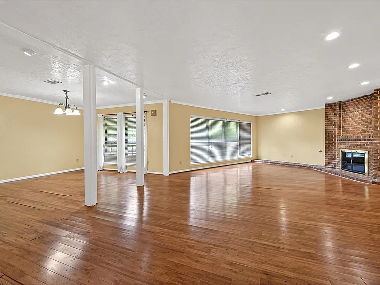 1701 Mistletoe Ln — Photo 16