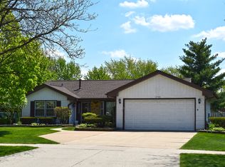 2301 W Weathersfield Way, Schaumburg, IL 60193