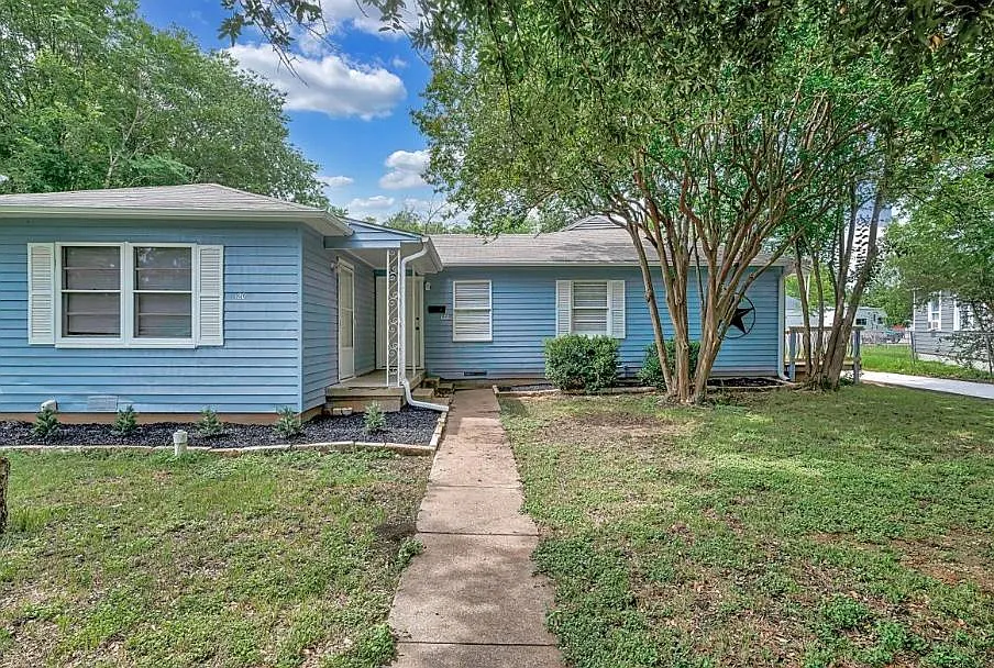 122 E Comay Cir — Photo 1