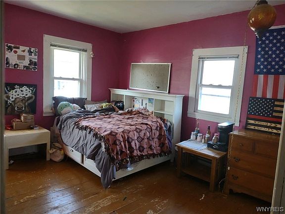 3rd image of 29 Rochester St