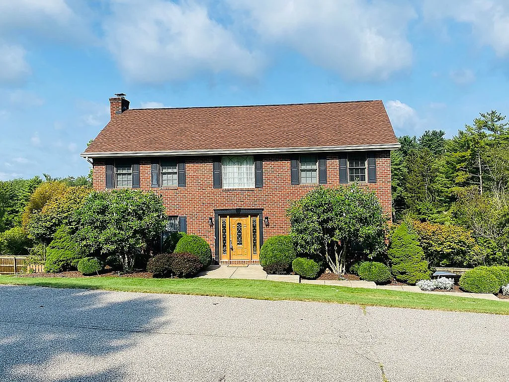 10 Rolling Meadow Ln photo 1