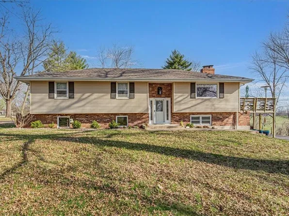 1930 Hillview Rd, Liberty, MO 64068