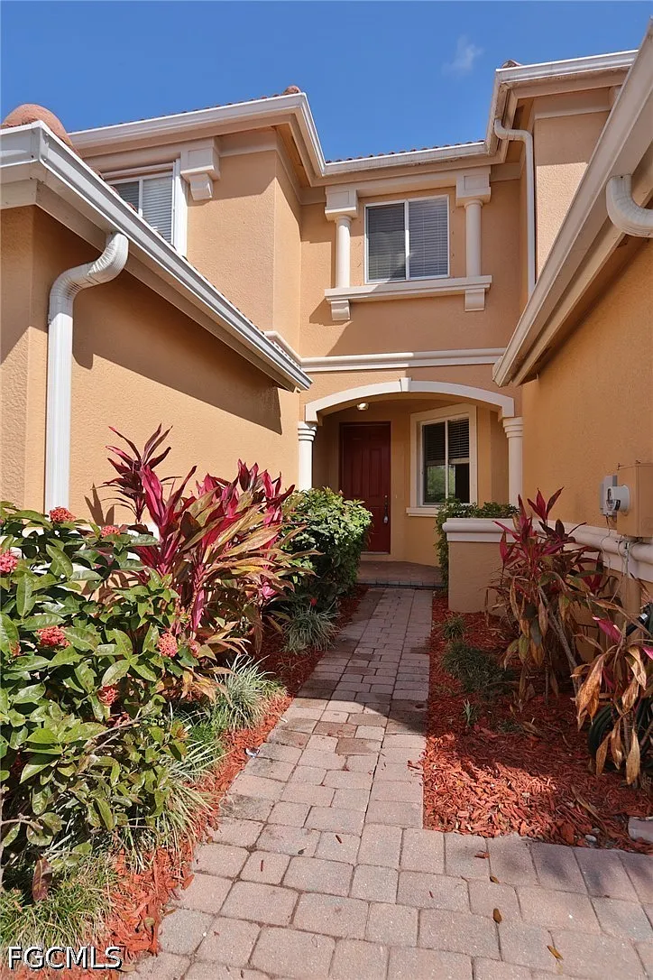 3 bed, 2.5 bath, 1686 sqft, $1,895 — Photo 2