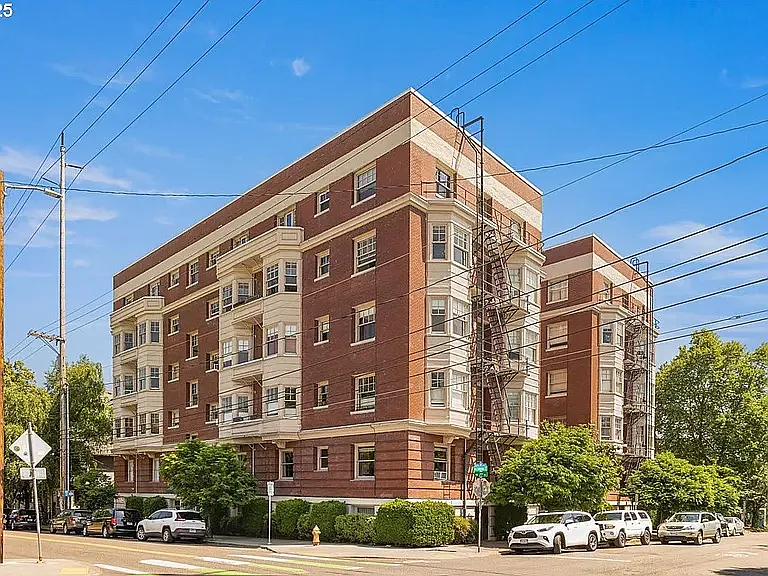 2083 NW Johnson St #61 — Photo 25