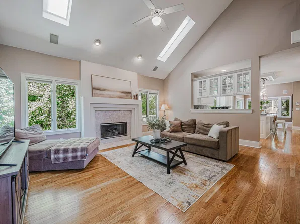 3694 Waverly Place Dr, Lewis Center, OH 43035