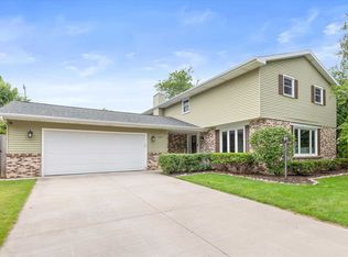 3207 Crestview Dr, Appleton, WI 54915