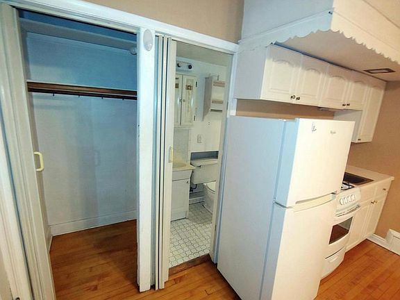 2nd image of 624 Summit Ave #3