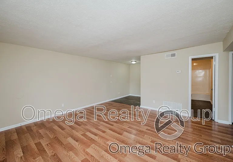 Lakeridge Apartments — Photo 24