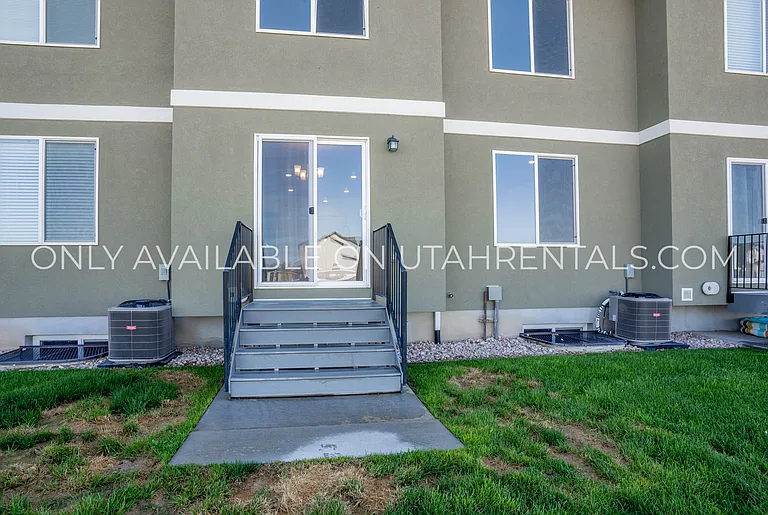 1864 S 460 W — Photo 3
