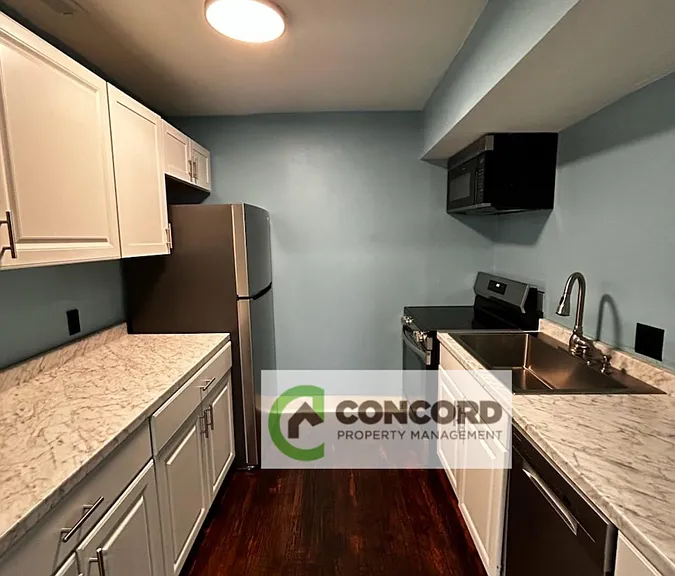 1007 W Market St #D — Photo 7