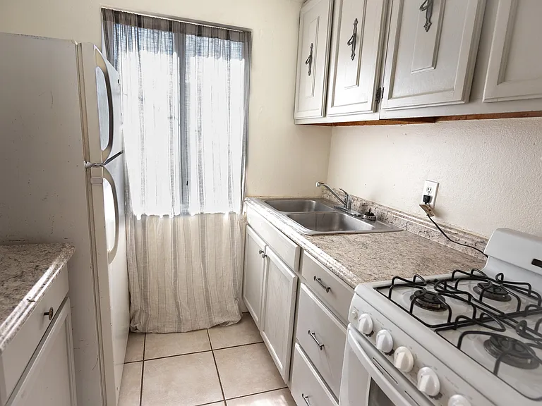 2506 E Seneca St — Photo 6