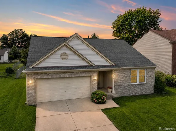 6564 Enchanted Dr, Ypsilanti, MI 48197