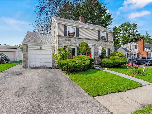 2nd image of 30 Beacon Cir