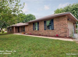 1510 E Apple Blossom Ave, Lowell, AR 72745