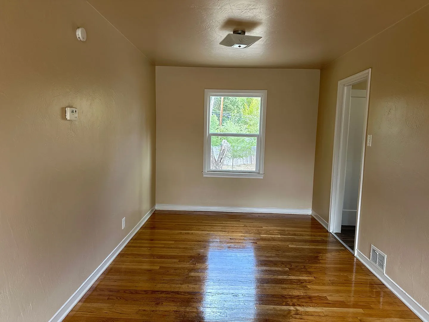 3 bedroom home near UNR — Photo 4