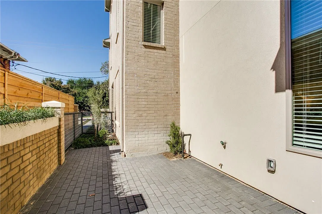 3 bed, 3.5 bath, 2134 sqft, $6,000 — Photo 3