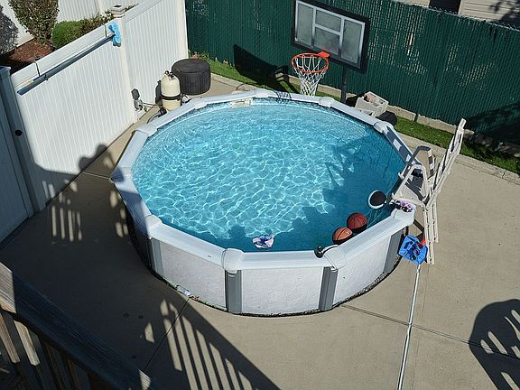 3rd image of 335 Willow Rd E