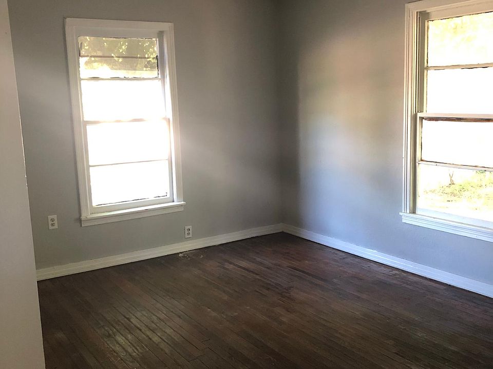 2nd image of 220 Parkins St