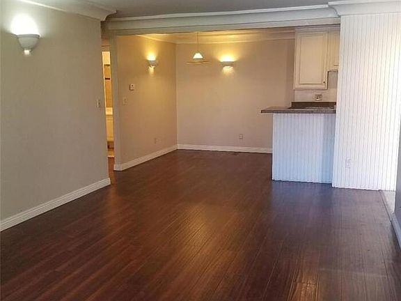 5th image of 1101 W Macarthur Blvd #55D