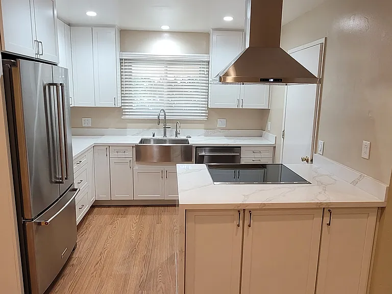 948 Leith Ave — Photo 2