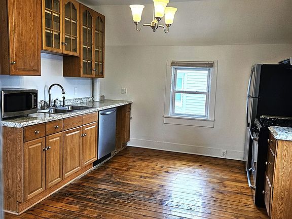 2nd image of 10 Delaware St #Up