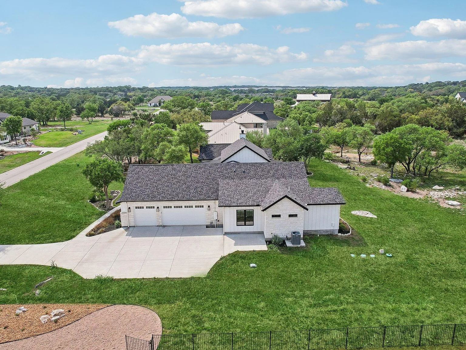 4 bed, 3.5 bath, 3223 sqft, $7,500 — Photo 3
