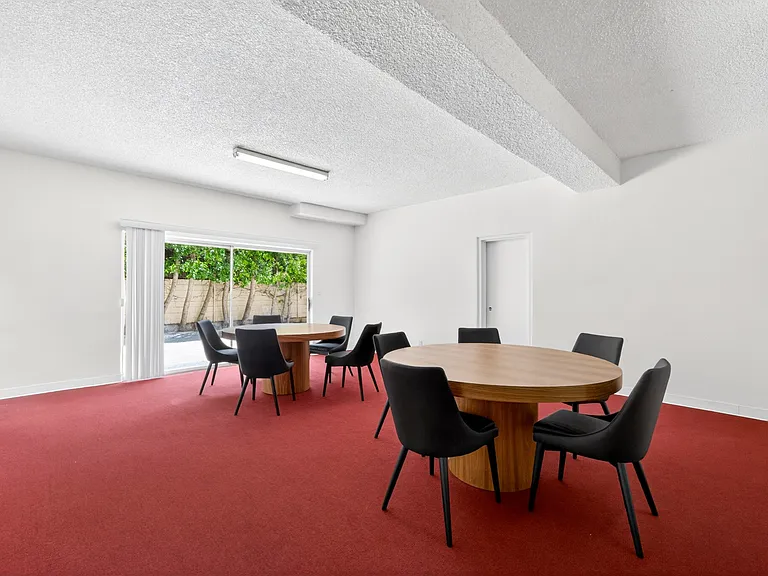Serrano Apartments — Photo 8