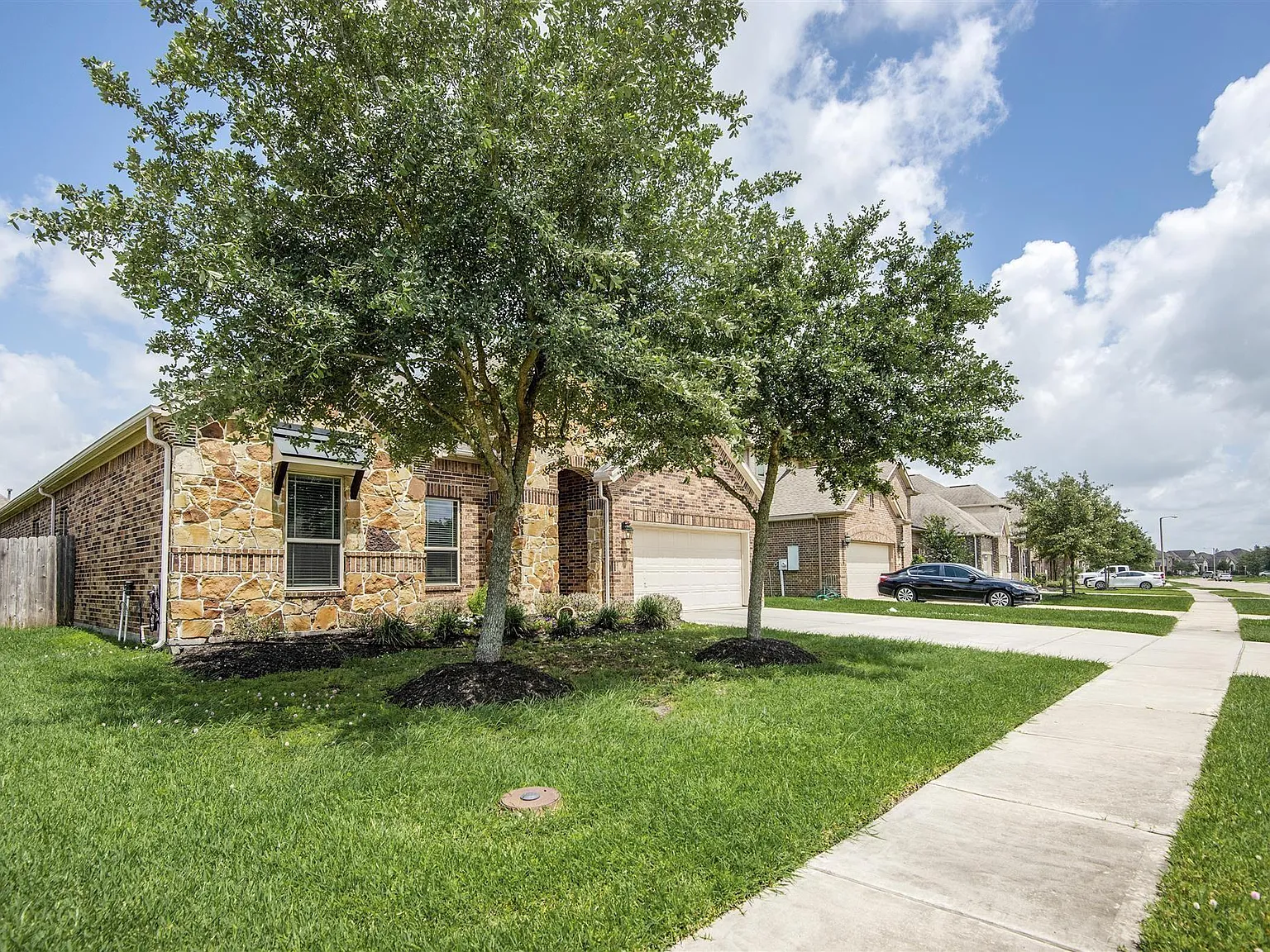 4 bed, 2.0 bath, 2986 sqft, $3,300 — Photo 2