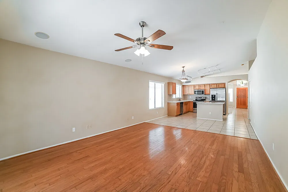 3 bed, 2.0 bath, 1659 sqft, $2,495 — Photo 4