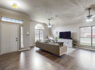 921 S Ridge Dr, Midlothian, TX 76065