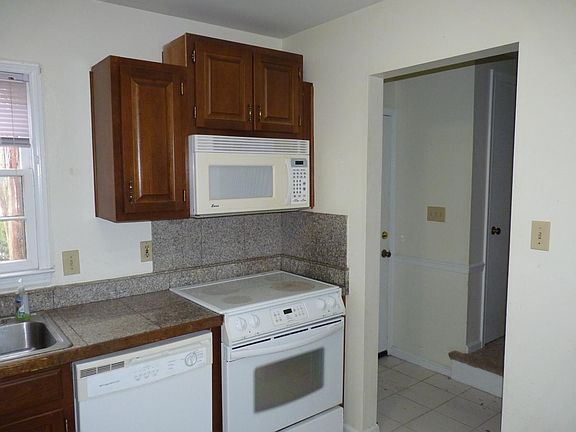 5th image of 832 Westminster Ln