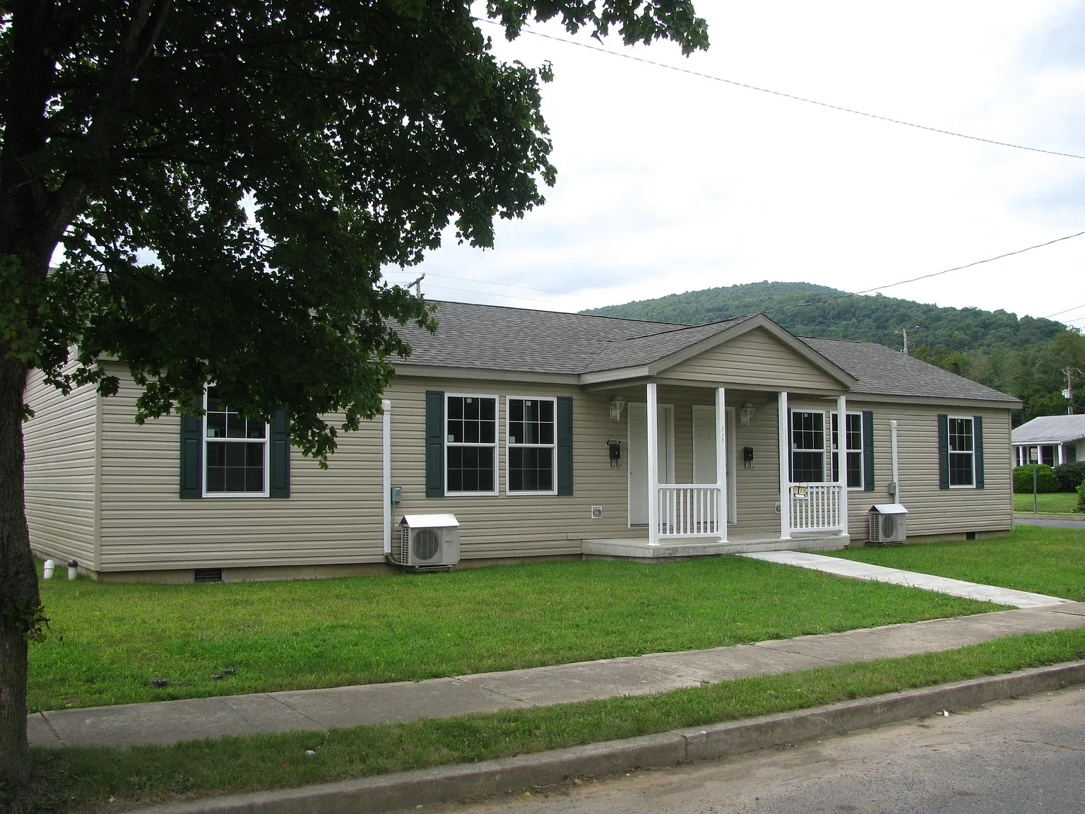 2 bed, 982 sqft, $1,000 — Photo 1