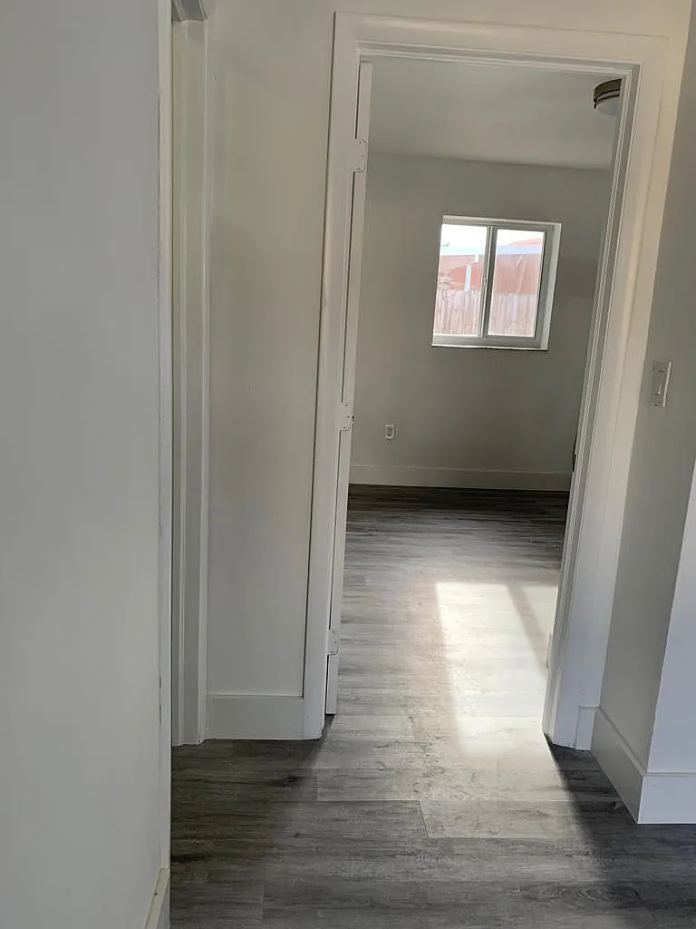 1 bed, 500 sqft, $1,350 — Photo 3