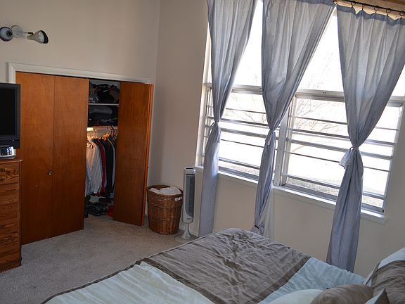 Master showing Men's closet