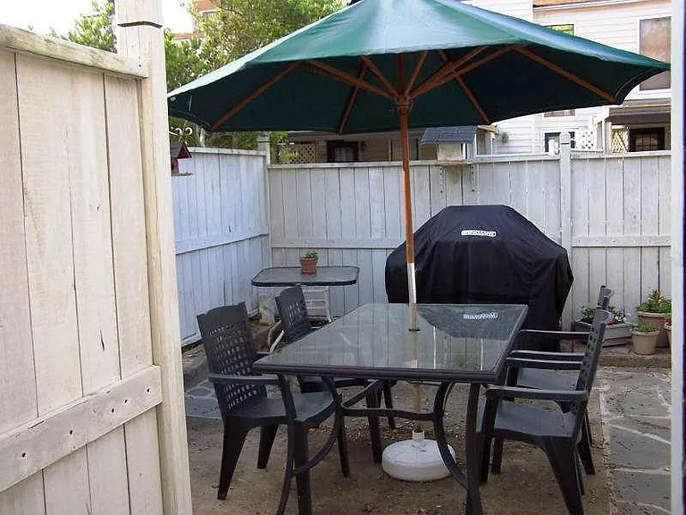 693 Serramonte Dr — Photo 15