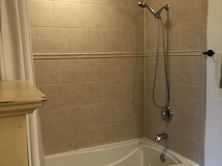 Jetted tub