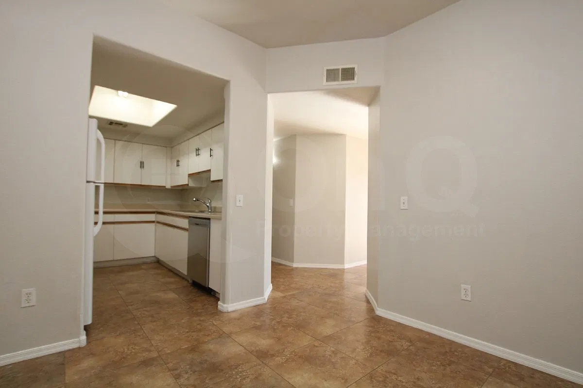 3 bed, 2.0 bath, 1064 sqft, $1,799 — Photo 4