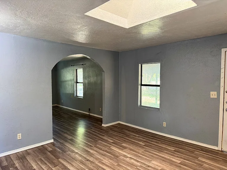 808 E Bank St — Photo 7