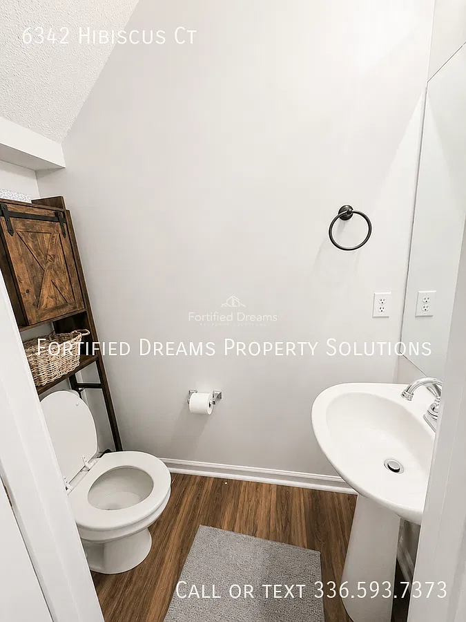 The Backyard, 3br Townhome + Loft + Location! — Photo 4