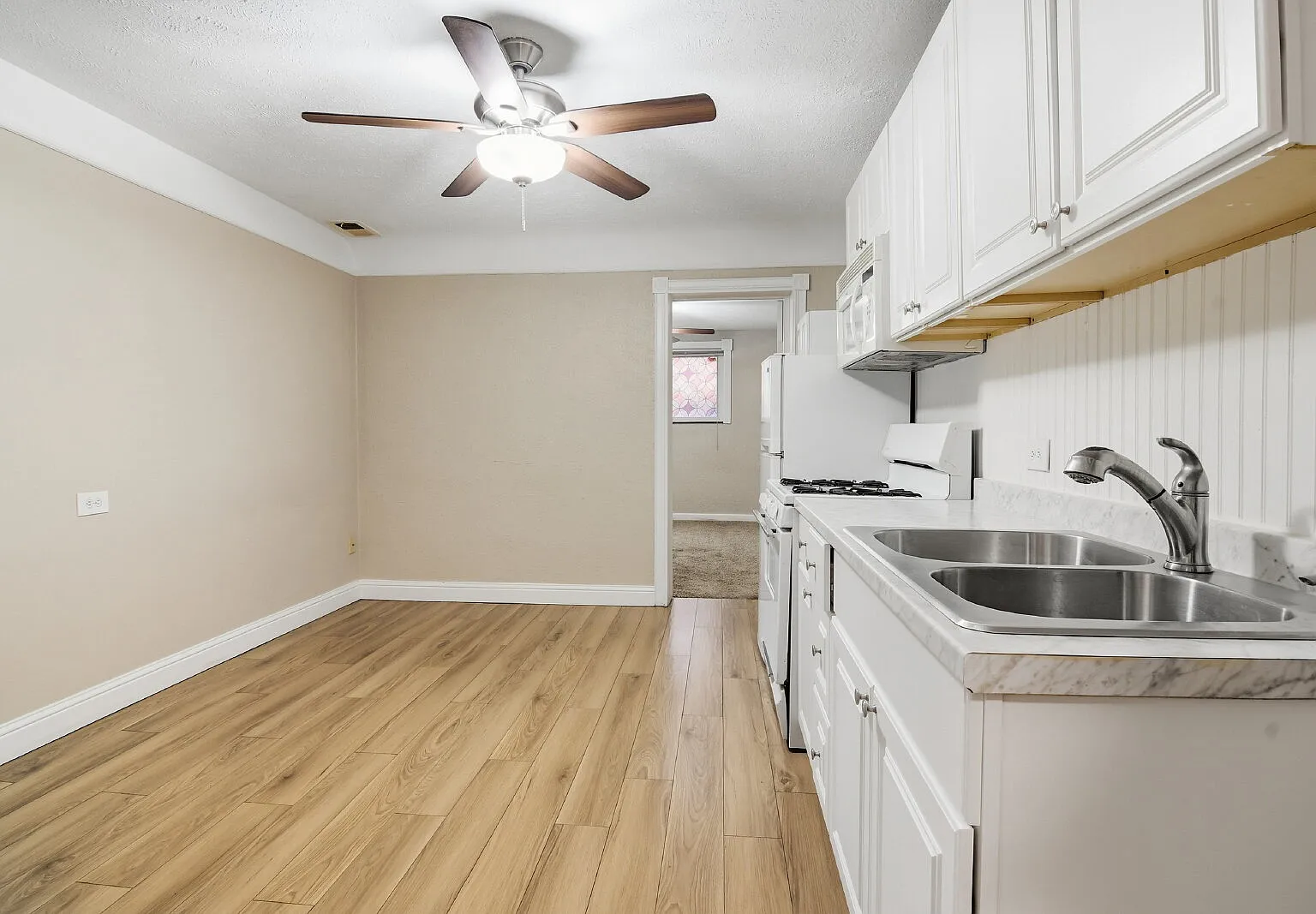 1 bed, 1.0 bath, 368 sqft, $1,146 — Photo 4