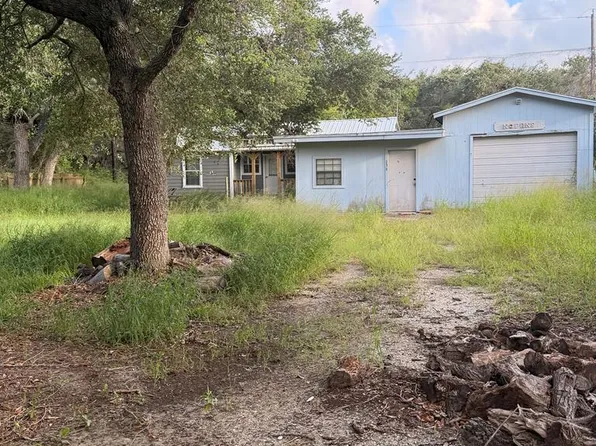 136 Palm St, Rockport, TX 78382