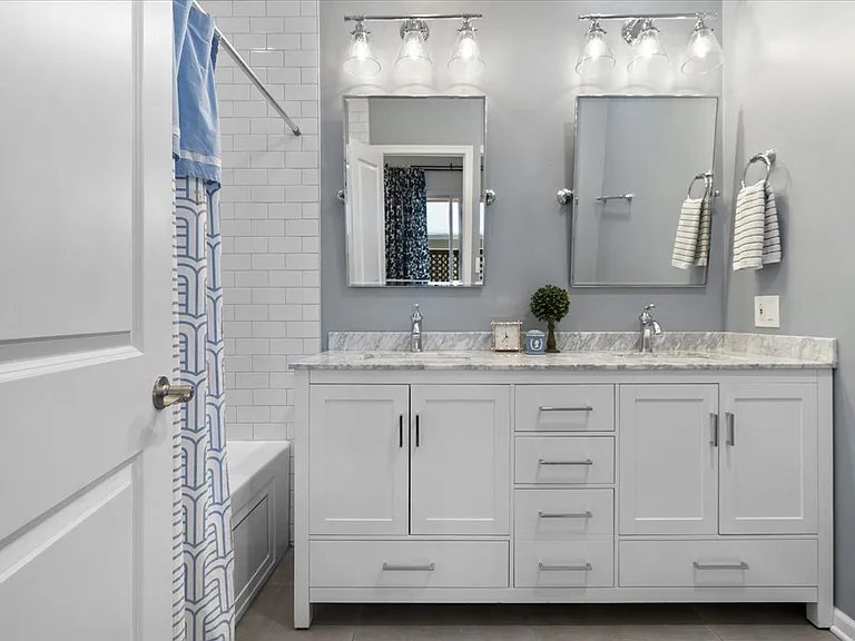 1310 W Fletcher St #1E — Photo 16