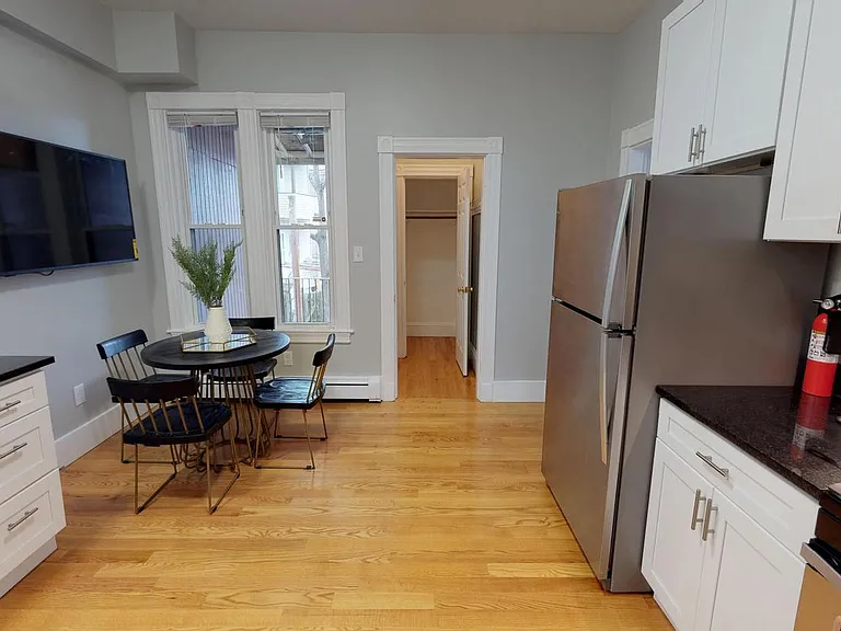 43 Temple St — Photo 2