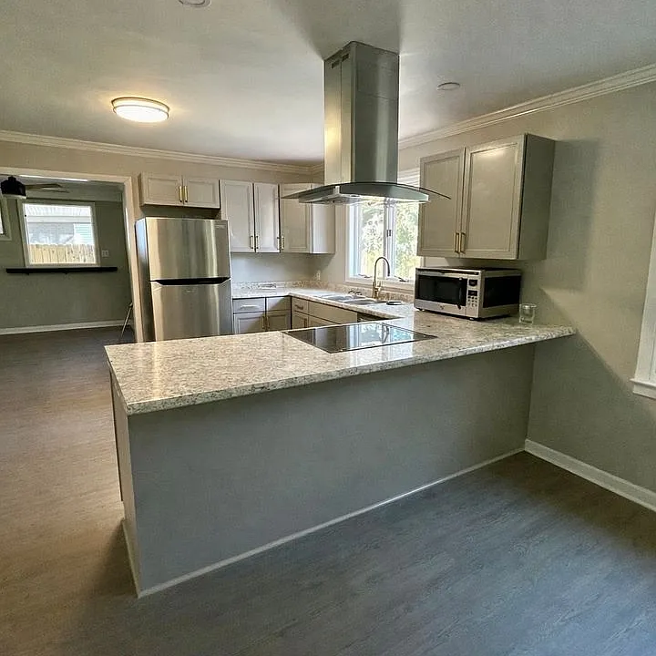 1903 Azalea Dr