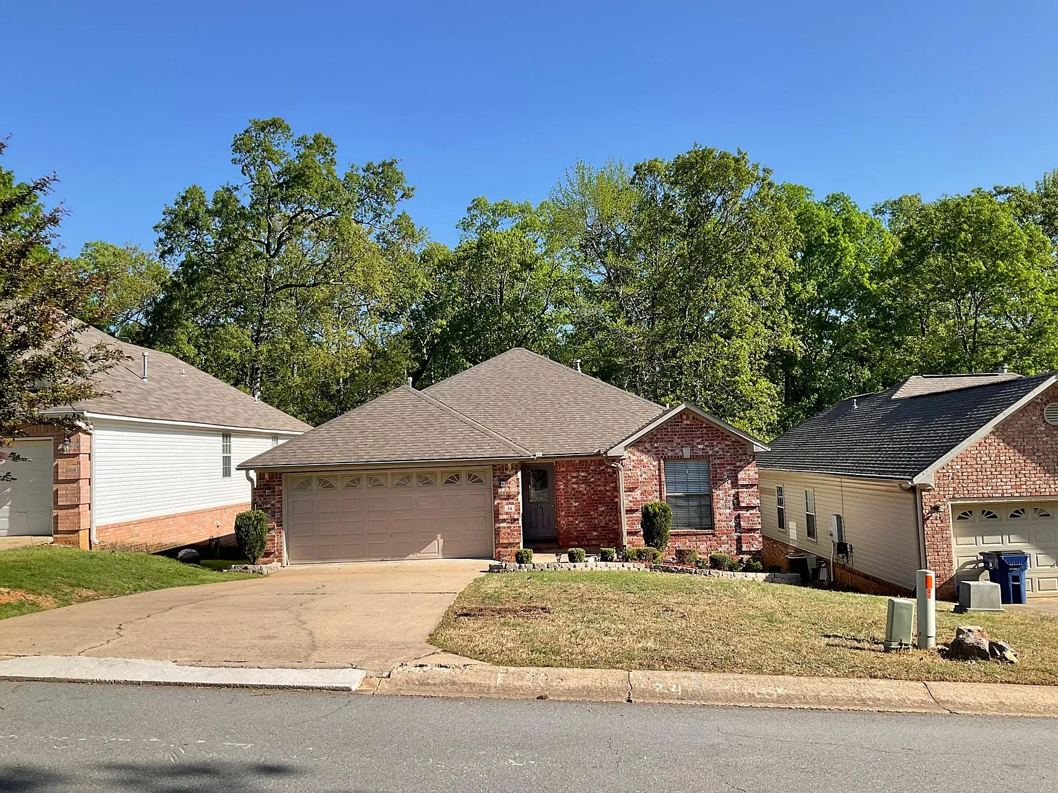 34 Garden Oaks Dr — Photo 1