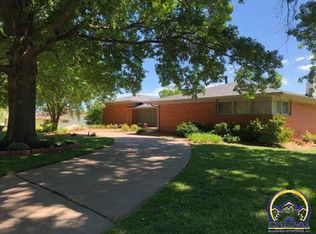 2112 SW Westridge Dr, Topeka, KS 66614