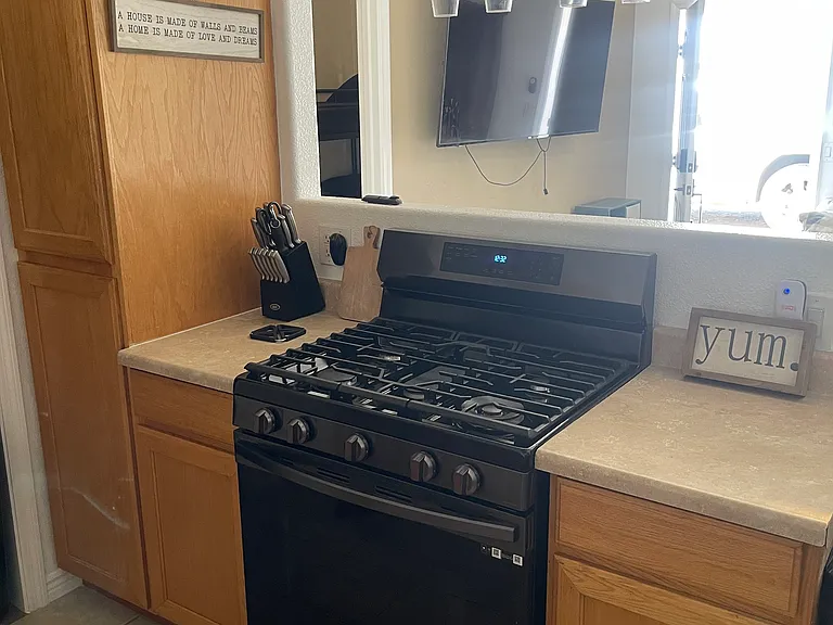 880 Coral Reef Dr — Photo 7