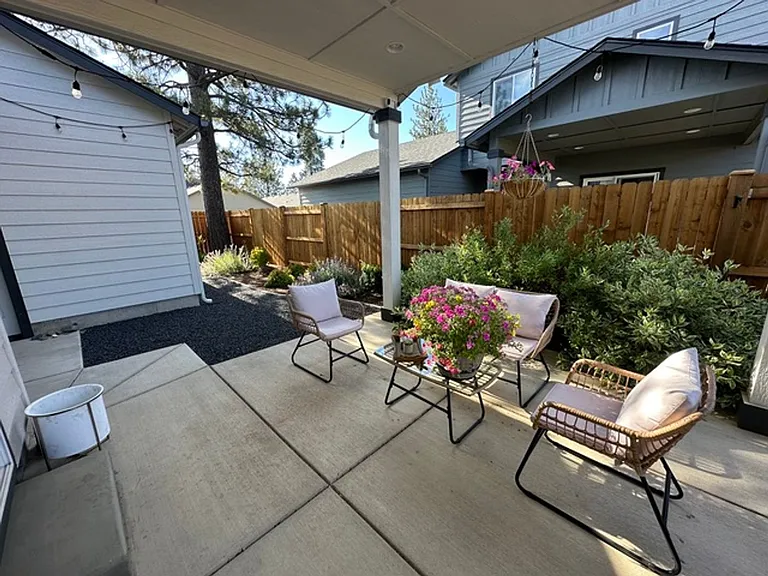 692 W Willitts St — Photo 31