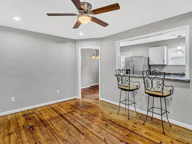 1423 Varnell Ave NE — Photo 5